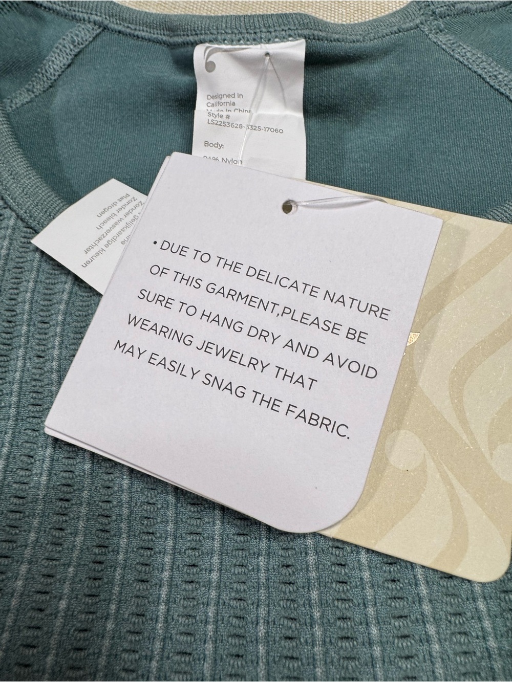 Fabletics Sync Seamless Long Sleeve Top XL Washed Arctic Wave NWT Workout Gym - Picture 8 of 9